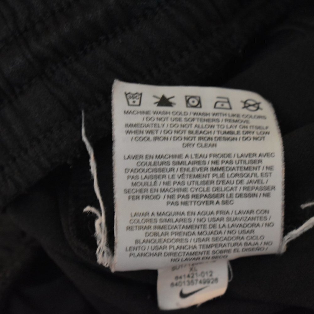 Nike Shorts w/Pockets Size XL - Picture 5 of 5